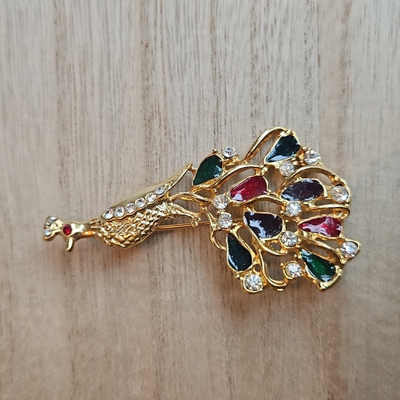 Jewelry - Vintage Peacock Brooch